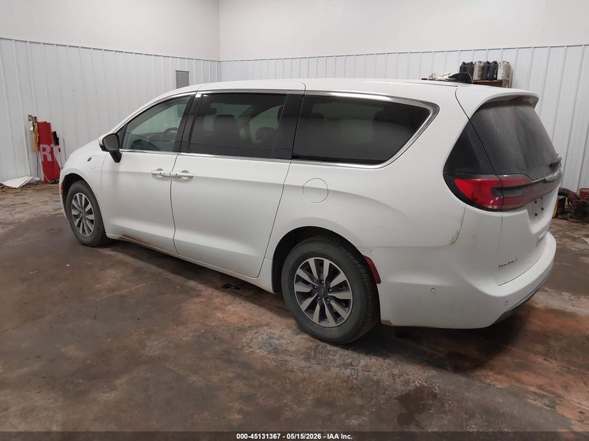 2023 Chrysler Pacifica VIN 2C4RC1L77PR558876 IAAI salvage auction — NORMAL WEAR, SF97 (South Dakota), sold $25 on 2026-09-03 (photo 3)
