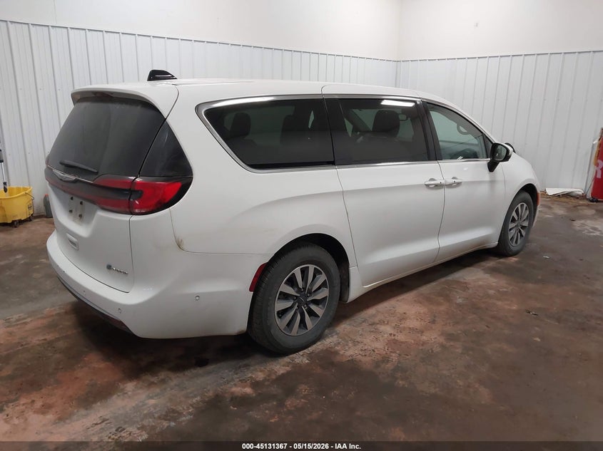 2023 Chrysler Pacifica VIN 2C4RC1L77PR558876 IAAI salvage auction — NORMAL WEAR, SF97 (South Dakota), sold $25 on 2026-09-03 (photo 4)