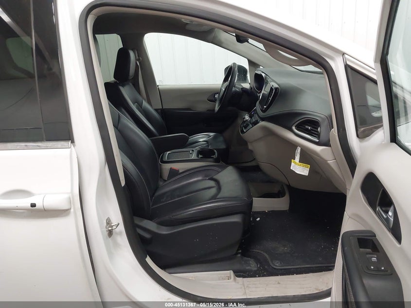 2023 Chrysler Pacifica VIN 2C4RC1L77PR558876 IAAI salvage auction — NORMAL WEAR, SF97 (South Dakota), sold $25 on 2026-09-03 (photo 5)