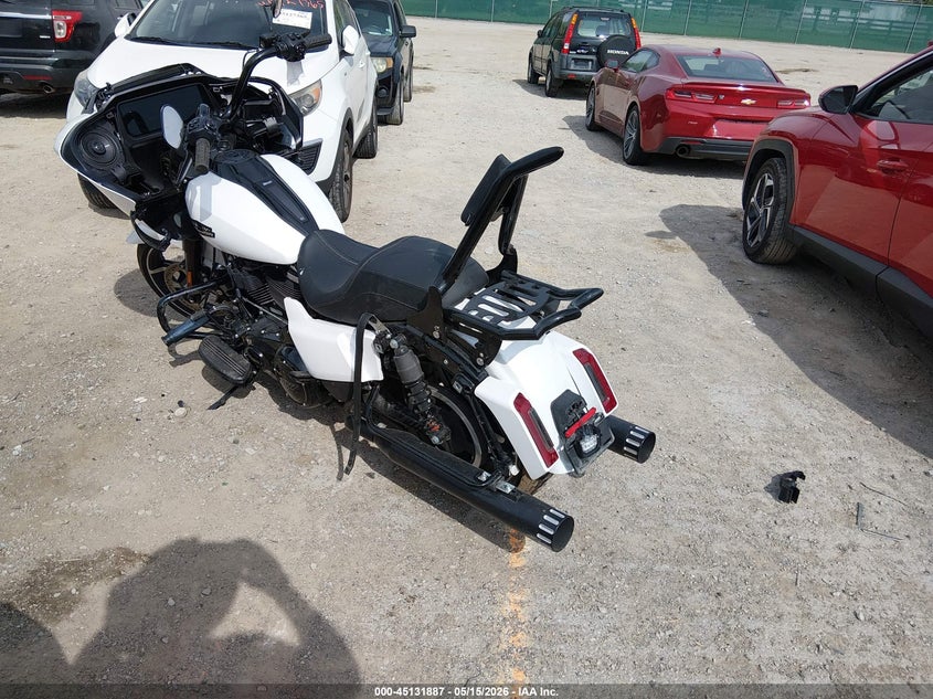 2025 Harley-davidson Road glide VIN 1HD1KH714SB642951 IAAI salvage auction — LEFT SIDE, Salvage (Kentucky), sold $9,800 on 2026-07-22 (photo 3)