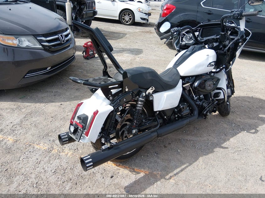 2025 Harley-davidson Road glide VIN 1HD1KH714SB642951 IAAI salvage auction — LEFT SIDE, Salvage (Kentucky), sold $9,800 on 2026-07-22 (photo 4)