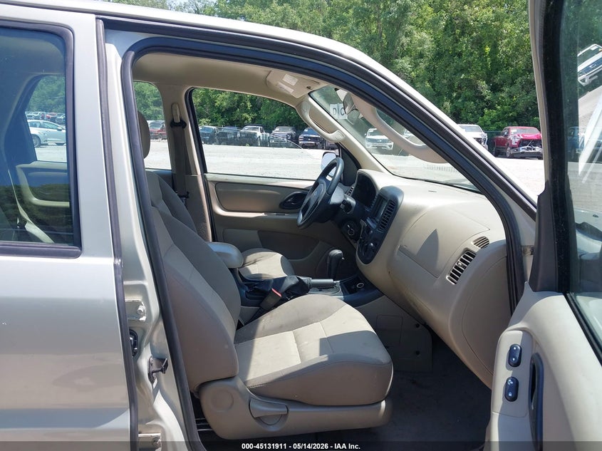2005 Ford Escape VIN 1FMYU92Z25KA75555 IAAI salvage auction — NORMAL WEAR, Clear (Missouri), sold $550 on 2026-07-11 (photo 5)