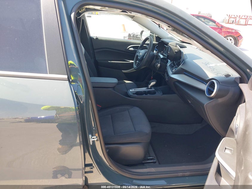 2026 Chevrolet Trax VIN KL77LFEP8TC118845 IAAI salvage auction — SIDE, Original (Texas), sold $7,400 on 2026-07-17 (photo 5)