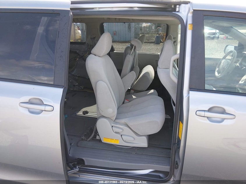 2011 Toyota Sienna VIN 5TDKK3DC2BS029606 IAAI salvage auction — REAR END, Salvage (Oregon), sold $1,250 on 2026-07-29 (photo 8)