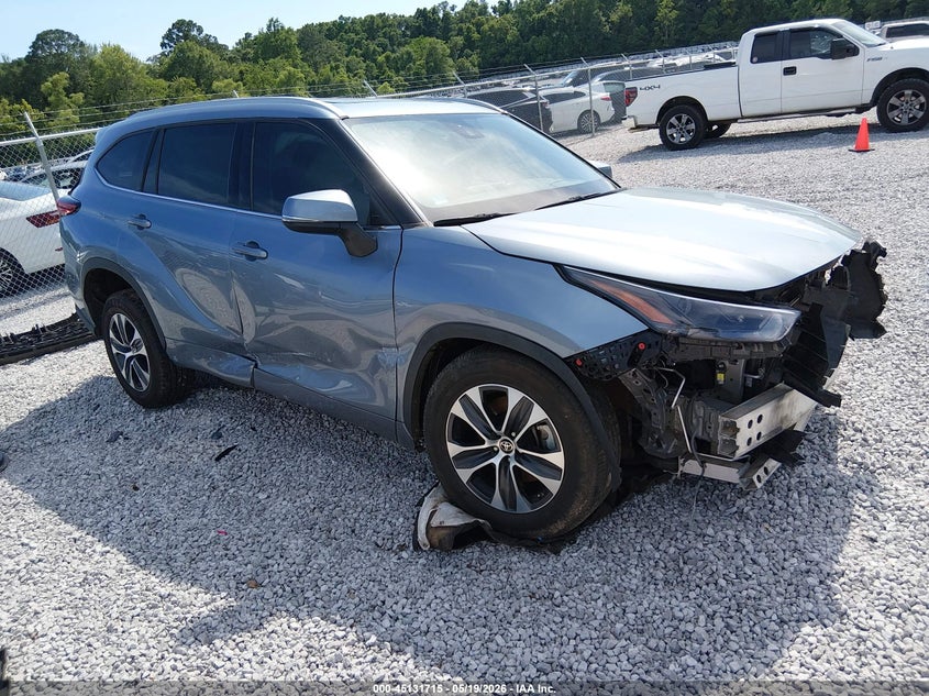 2022 Toyota Highlander VIN 5TDGZRAH8NS114376 IAAI salvage auction — FRONT END, Salvage Title, sold $8,600 on 2026-07-09 (photo 1)