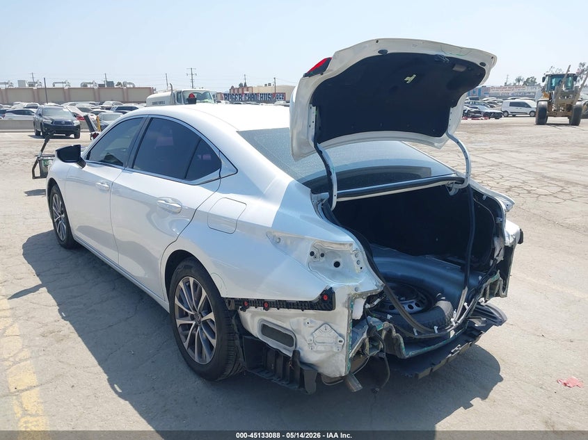 2022 Lexus ES VIN 58ACA1C15NU025730 IAAI salvage auction — REAR END, Wait Title, sold $12,600 on 2026-07-31 (photo 3)