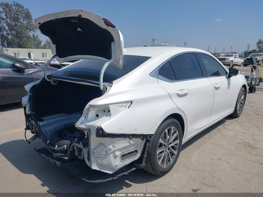 2022 Lexus ES VIN 58ACA1C15NU025730 IAAI salvage auction — REAR END, Wait Title, sold $12,600 on 2026-07-31 (photo 4)