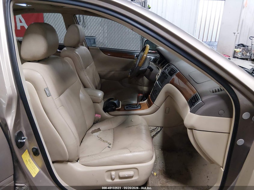 2005 Lexus ES VIN JTHBA30G355141268 IAAI salvage auction — FRONT & REAR, Salvage (Iowa), sold $500 on 2026-07-28 (photo 5)