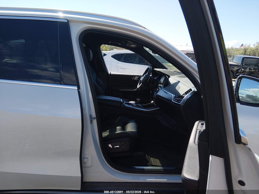 2019 BMW X5 VIN 5UXCR6C54KLL11329 IAAI salvage auction — LEFT SIDE, Salvage (Montana), sold $19,100 on 2026-08-01 (photo 5)