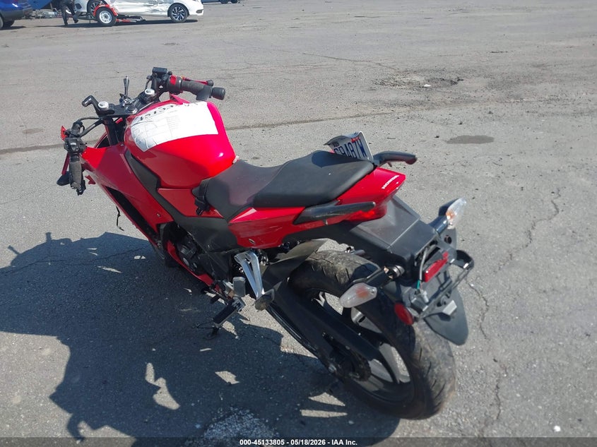 2015 Honda Cbr VIN MLHNC5104F5102970 IAAI salvage auction — ROLLOVER, Clear (Virginia), sold $75 on 2026-07-28 (photo 3)