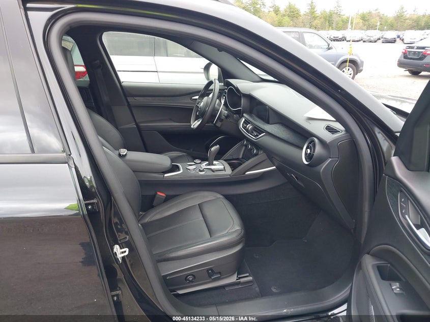 2022 Alfa romeo Stelvio VIN ZASPAKAN5N7D29915 IAAI salvage auction — LEFT FRONT, Salvage (Massachusetts), sold $9,000 on 2026-07-24 (photo 5)