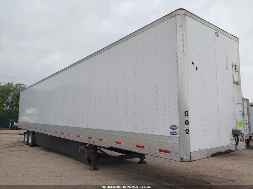2021 Utility trailer mfg Unknown VIN 1UYVS2539M3389340 — IAAI salvage auction photo