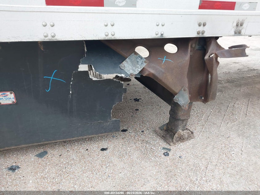 2021 Utility trailer mfg Unknown VIN 1UYVS2539M3389340 IAAI salvage auction — ALL OVER, Salvage (Pennsylvania), sold $7,200 on 2026-08-25 (photo 6)