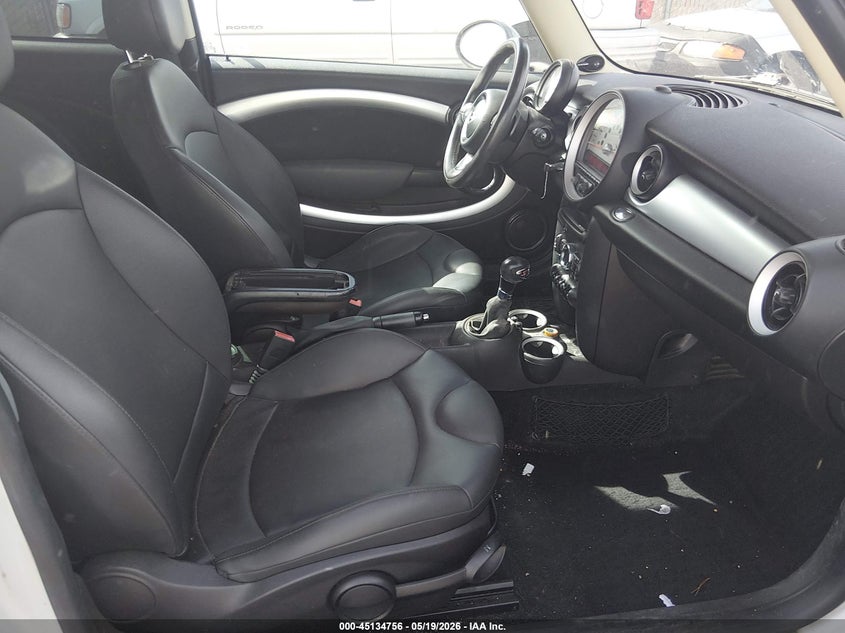 2011 Mini Cooper VIN WMWSV3C51BTY10657 IAAI salvage auction — NORMAL WEAR, Clear (California), sold $400 on 2026-07-10 (photo 5)