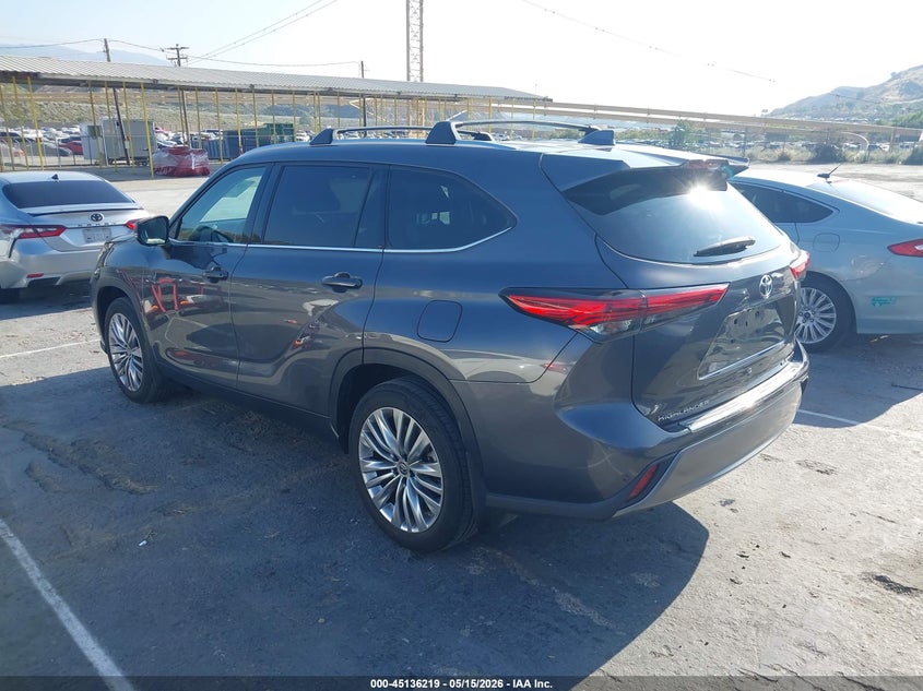 2023 Toyota Highlander VIN 5TDKDRAHXPS043273 IAAI salvage auction — RIGHT SIDE, Salvage (California), sold $19,350 on 2026-07-15 (photo 3)