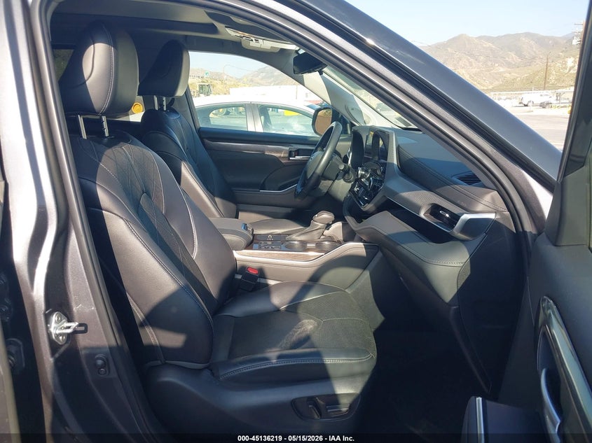2023 Toyota Highlander VIN 5TDKDRAHXPS043273 IAAI salvage auction — RIGHT SIDE, Salvage (California), sold $19,350 on 2026-07-15 (photo 5)