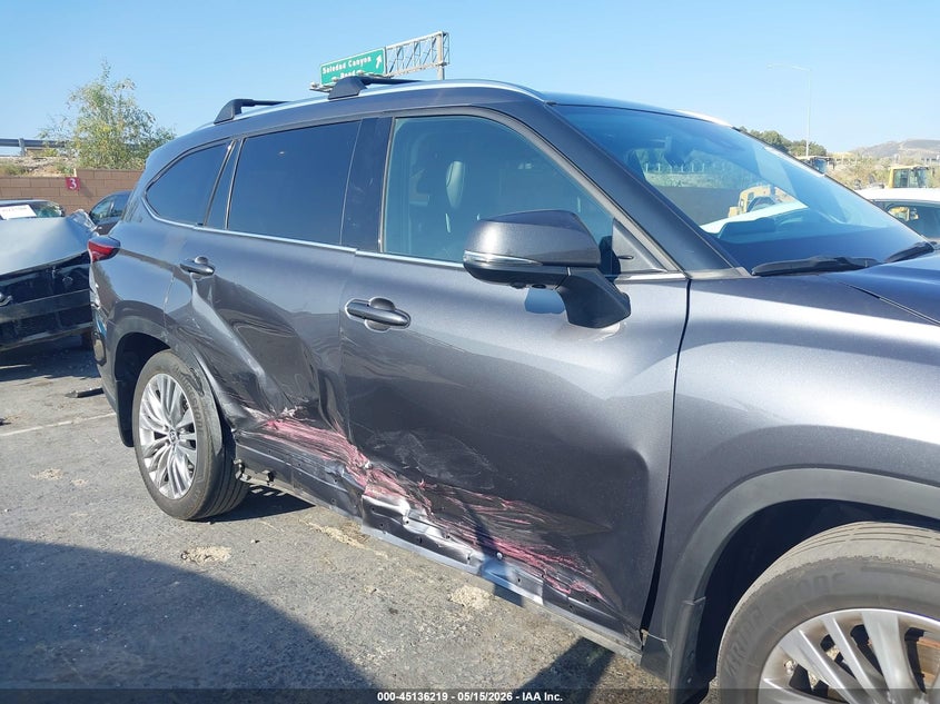 2023 Toyota Highlander VIN 5TDKDRAHXPS043273 IAAI salvage auction — RIGHT SIDE, Salvage (California), sold $19,350 on 2026-07-15 (photo 6)