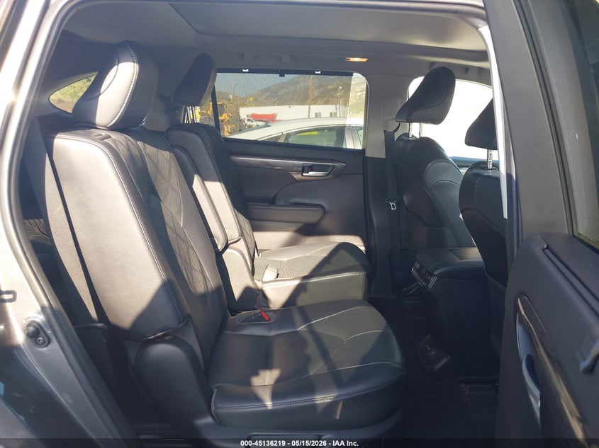 2023 Toyota Highlander VIN 5TDKDRAHXPS043273 IAAI salvage auction — RIGHT SIDE, Salvage (California), sold $19,350 on 2026-07-15 (photo 8)
