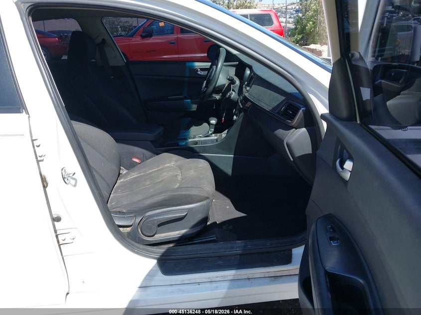 2017 Kia Optima VIN KNAGT4L32H5137813 IAAI salvage auction — RIGHT FRONT, Salvage Title, sold $1,225 on 2026-08-31 (photo 5)