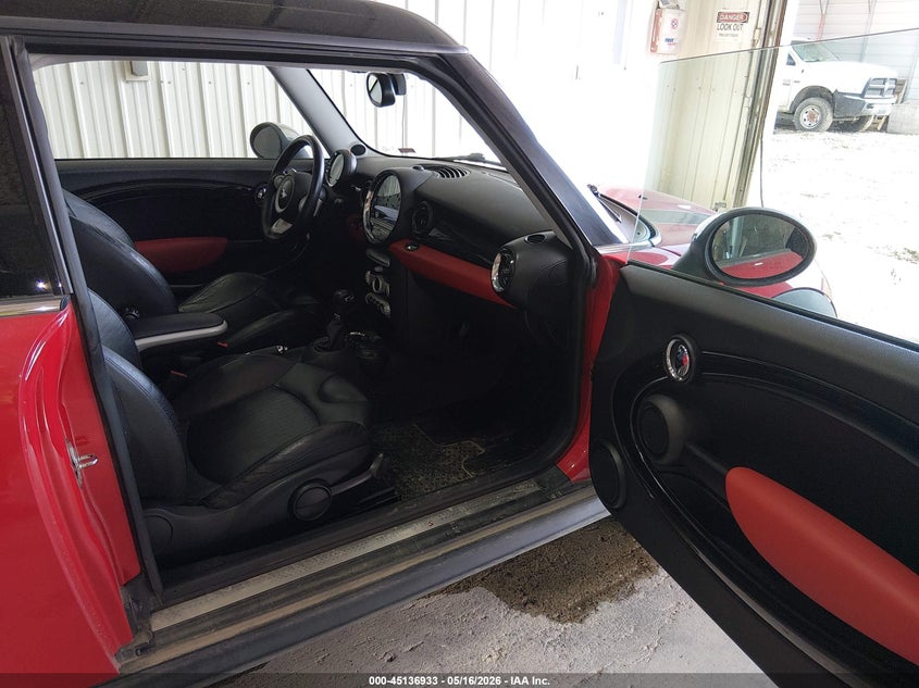 2009 Mini Cooper VIN WMWMM33519TP92523 IAAI salvage auction — NORMAL WEAR, Original (Alaska), sold $900 on 2026-07-10 (photo 5)