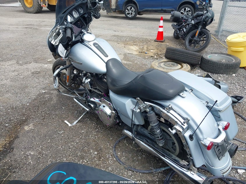 2023 Harley-davidson Street glide VIN 1HD1KBC15PB602985 IAAI salvage auction — SIDE, Clear (Oklahoma), sold $7,500 on 2026-08-26 (photo 3)