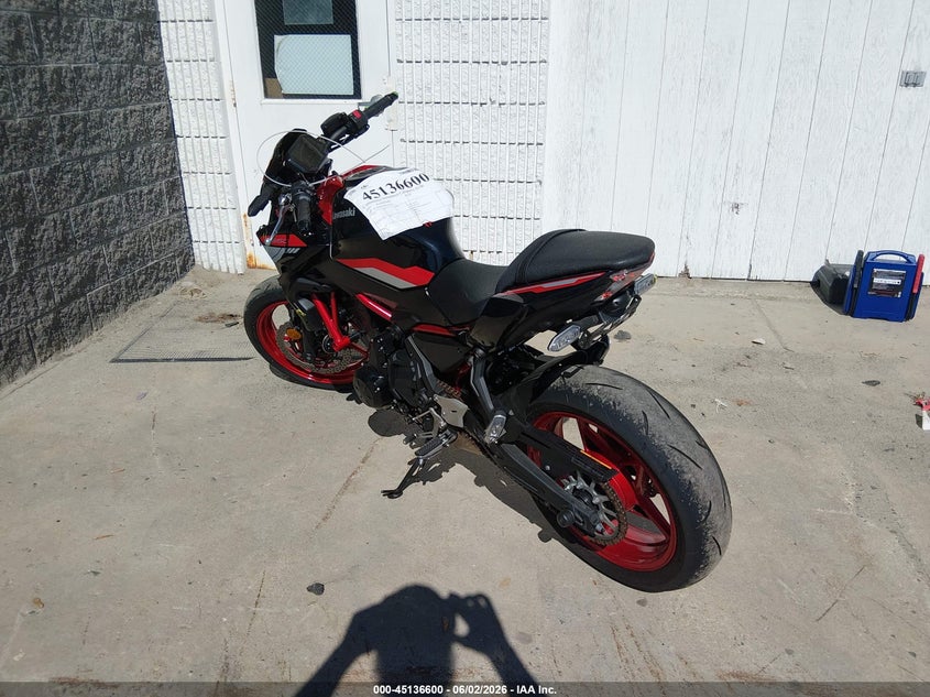 2024 Kawasaki Er VIN ML5EREN12RDAD2781 IAAI salvage auction — FRONT END, Salvage (Massachusetts), sold $525 on 2026-07-22 (photo 3)