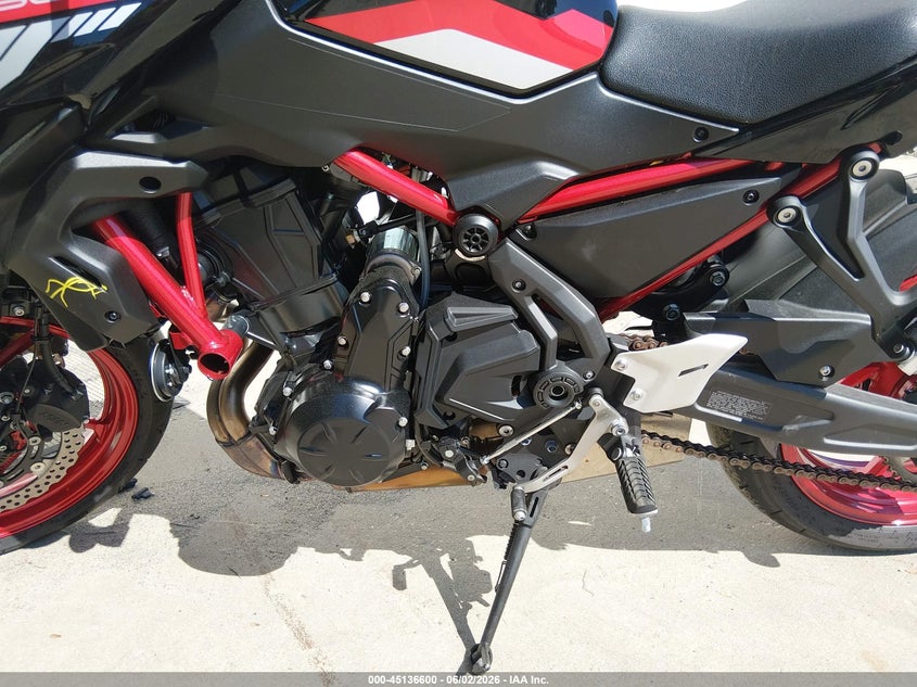 2024 Kawasaki Er VIN ML5EREN12RDAD2781 IAAI salvage auction — FRONT END, Salvage (Massachusetts), sold $525 on 2026-07-22 (photo 9)