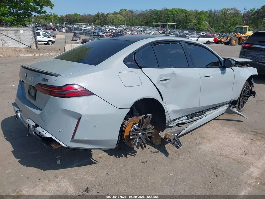 2026 BMW M5 VIN WBS83FK02TCV22294 IAAI salvage auction — RIGHT SIDE, Salvage (New Jersey), sold $36,500 on 2026-08-18 (photo 4)