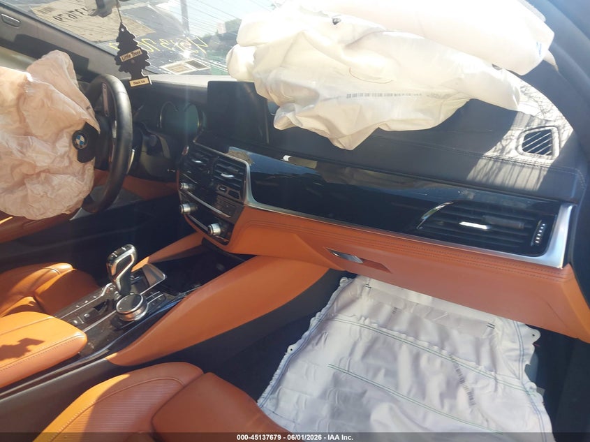 2018 BMW M5 VIN WBSJF0C57JB282016 IAAI salvage auction — FRONT & REAR, Salvage Title, sold $8,300 on 2026-08-25 (photo 5)
