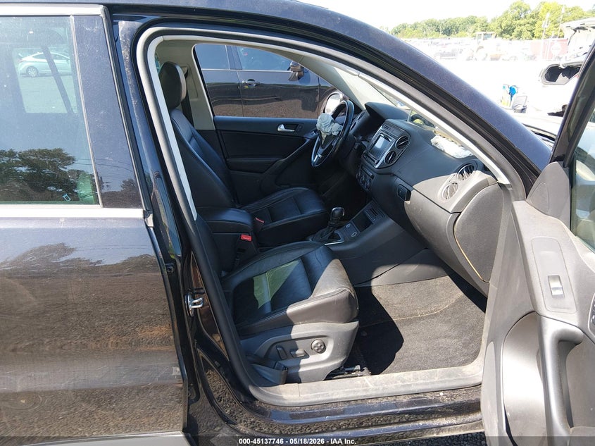 2017 Volkswagen Tiguan VIN WVGTV7AX7HK007641 IAAI salvage auction — FRONT & REAR, Salvage (South Carolina), sold $700 on 2026-08-04 (photo 5)