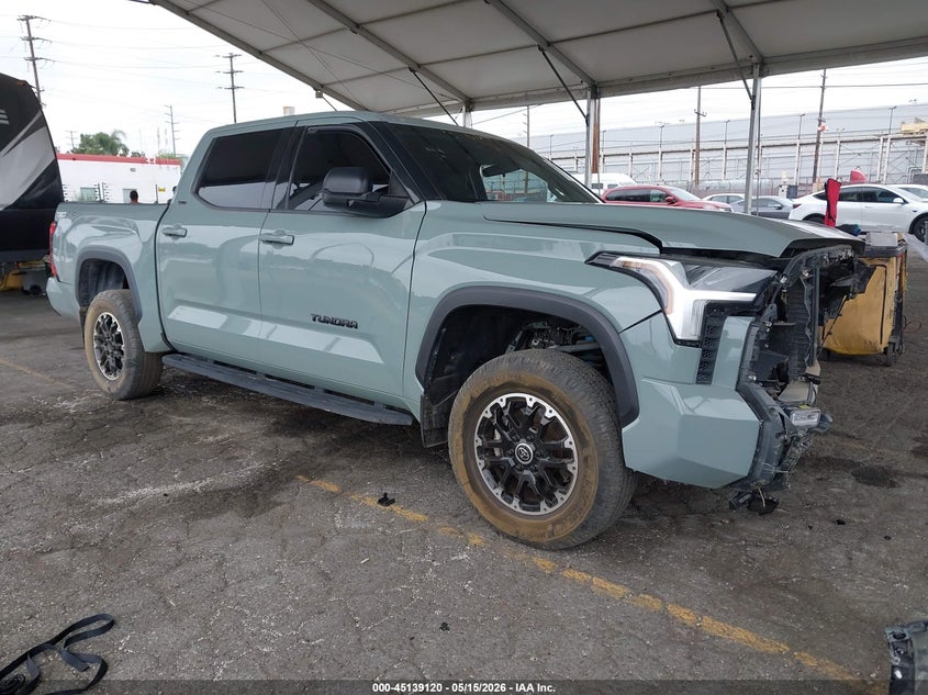 2022 Toyota Tundra VIN 5TFLA5DB5NX035523 IAAI salvage auction — Front & Rear, Salvage (California), sold $17,300 on 2026-06-16 (photo 1)