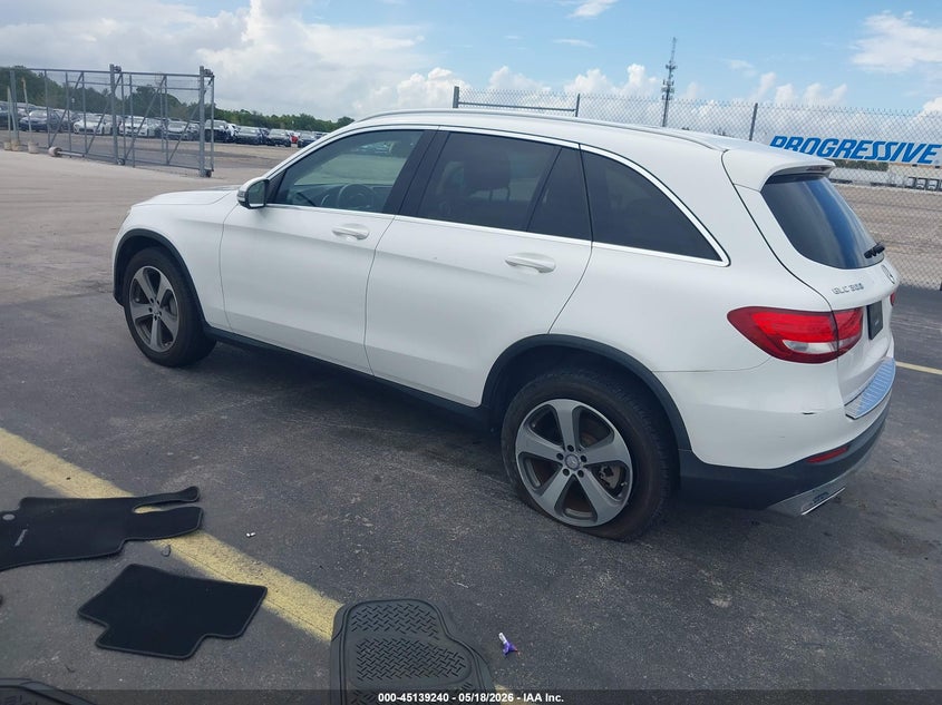 2017 Mercedes-benz Glc VIN WDC0G4JB2HF117620 IAAI salvage auction — RIGHT SIDE, Salvage Title, sold $5,550 on 2026-07-16 (photo 3)