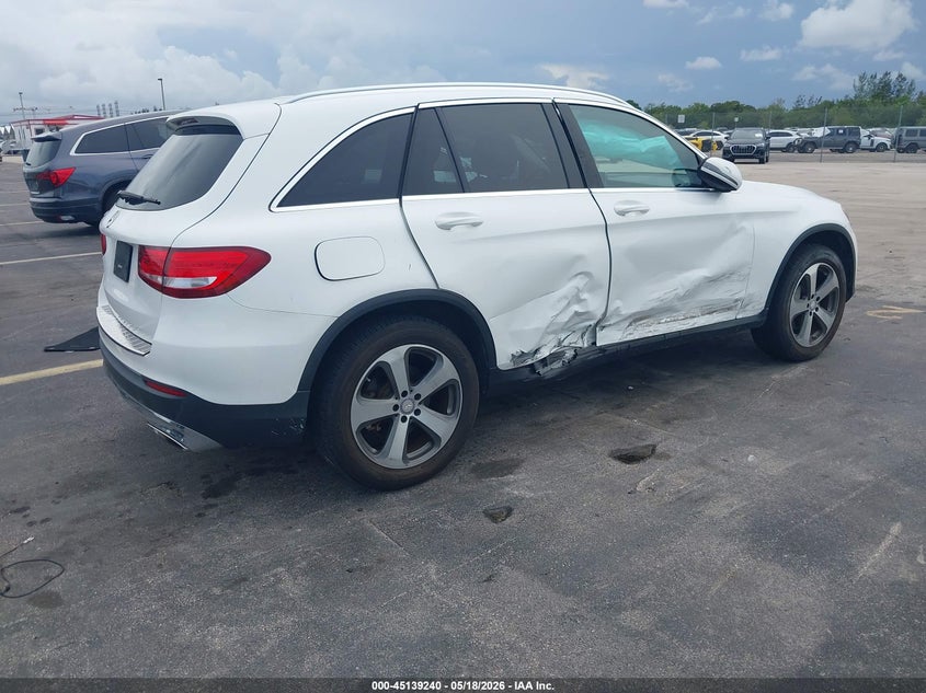 2017 Mercedes-benz Glc VIN WDC0G4JB2HF117620 IAAI salvage auction — RIGHT SIDE, Salvage Title, sold $5,550 on 2026-07-16 (photo 4)