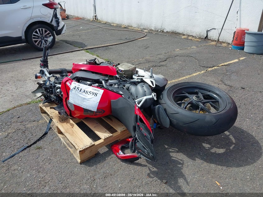 2019 Ducati Panigale VIN ZDMDAGNW3KB005760 IAAI salvage auction — FRONT & REAR, Salvage (Oregon), sold $3,700 on 2026-08-06 (photo 3)