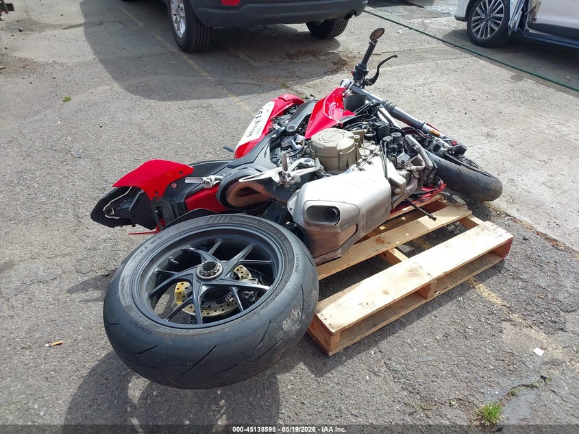 2019 Ducati Panigale VIN ZDMDAGNW3KB005760 IAAI salvage auction — FRONT & REAR, Salvage (Oregon), sold $3,700 on 2026-08-06 (photo 4)