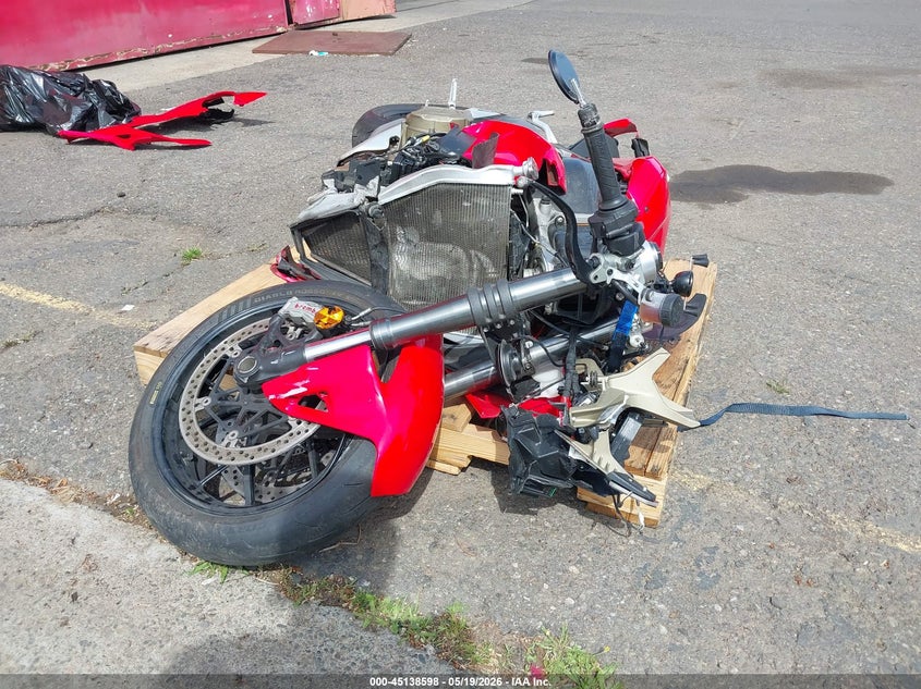 2019 Ducati Panigale VIN ZDMDAGNW3KB005760 IAAI salvage auction — FRONT & REAR, Salvage (Oregon), sold $3,700 on 2026-08-06 (photo 5)
