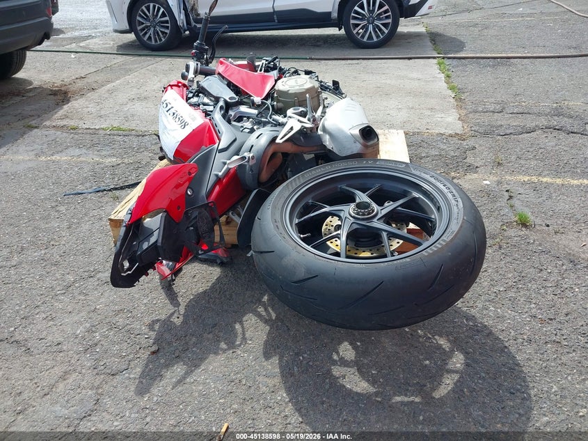 2019 Ducati Panigale VIN ZDMDAGNW3KB005760 IAAI salvage auction — FRONT & REAR, Salvage (Oregon), sold $3,700 on 2026-08-06 (photo 6)