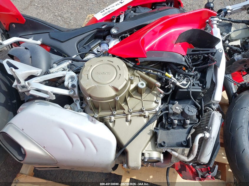 2019 Ducati Panigale VIN ZDMDAGNW3KB005760 IAAI salvage auction — FRONT & REAR, Salvage (Oregon), sold $3,700 on 2026-08-06 (photo 8)