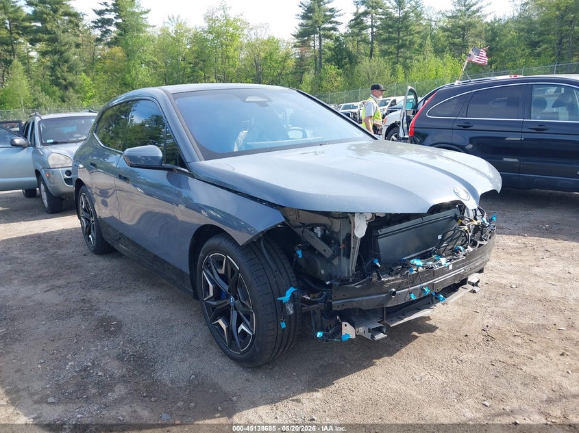 2022 BMW Ix VIN WB523CF05NCK53681 IAAI salvage auction — FRONT & REAR, Salvage (Massachusetts), sold $23,800 on 2026-07-10 (photo 6)