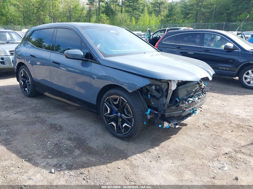 2022 BMW Ix VIN WB523CF05NCK53681 IAAI salvage auction — FRONT & REAR, Salvage (Massachusetts), sold $23,800 on 2026-07-10 (photo 1)
