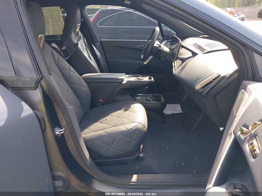 2022 BMW Ix VIN WB523CF05NCK53681 IAAI salvage auction — FRONT & REAR, Salvage (Massachusetts), sold $23,800 on 2026-07-10 (photo 5)