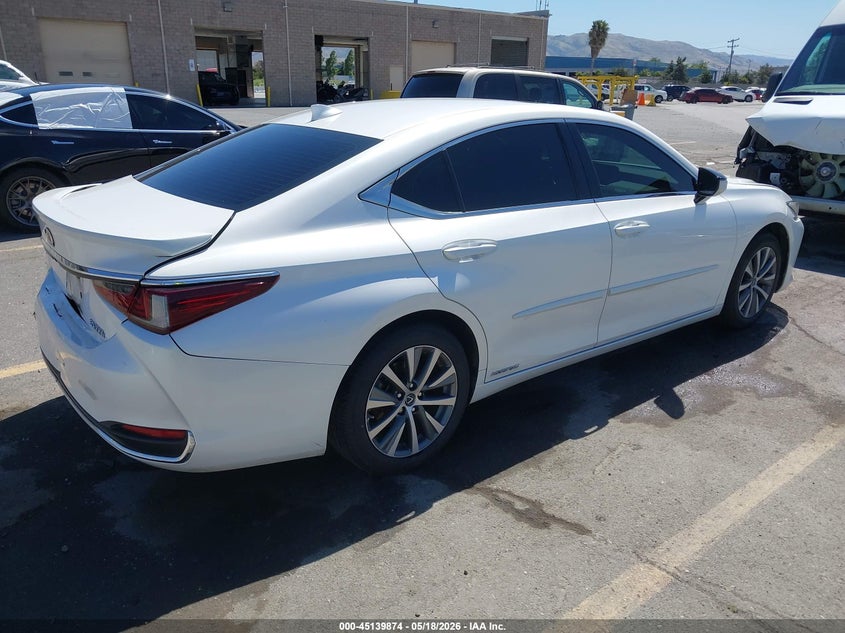 2021 Lexus ES VIN 58ACA1C18MU002778 IAAI salvage auction — FRONT & REAR, Salvage (California), sold $11,600 on 2026-07-29 (photo 4)