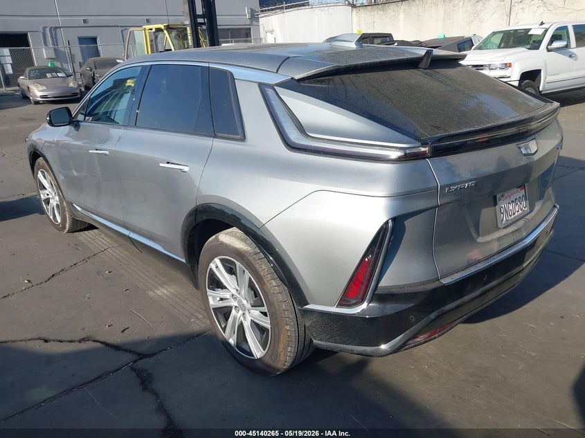 2024 Cadillac Lyriq VIN 1GYKPMRL5RZ138029 IAAI salvage auction — RIGHT FRONT, Salvage Title, sold $8,750 on 2026-07-15 (photo 3)