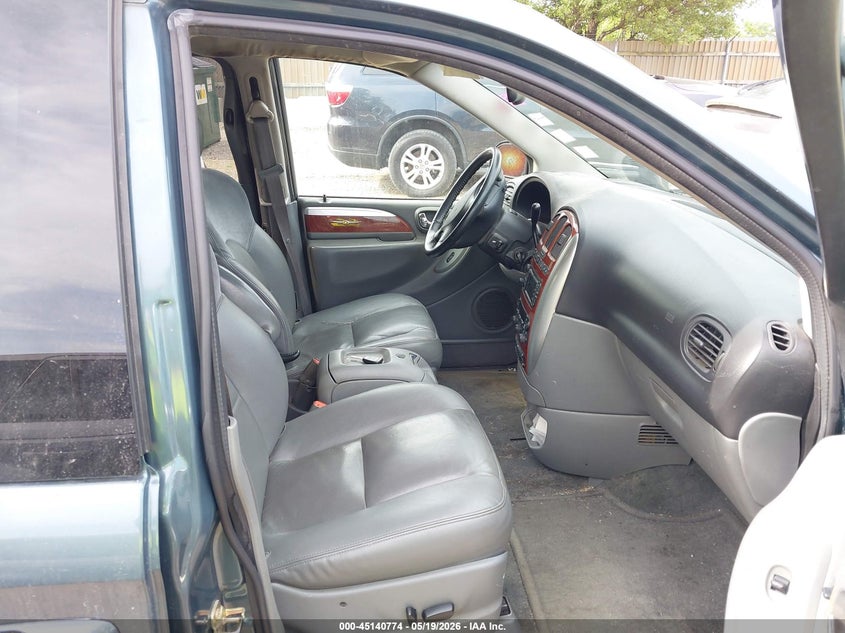 2005 Chrysler Town & country VIN 2C4GP64L85R115928 IAAI salvage auction — NORMAL WEAR, Clear (Illinois), sold $450 on 2026-07-20 (photo 5)