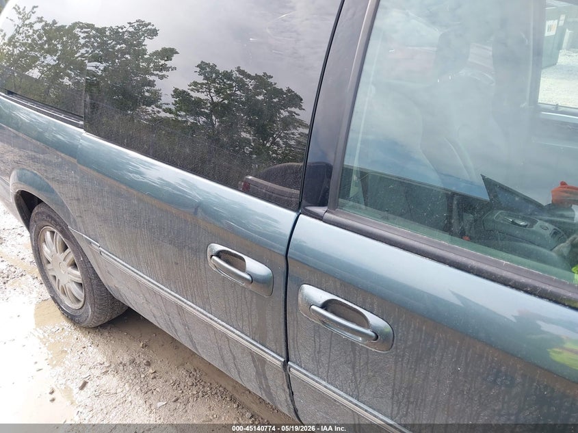 2005 Chrysler Town & country VIN 2C4GP64L85R115928 IAAI salvage auction — NORMAL WEAR, Clear (Illinois), sold $450 on 2026-07-20 (photo 6)