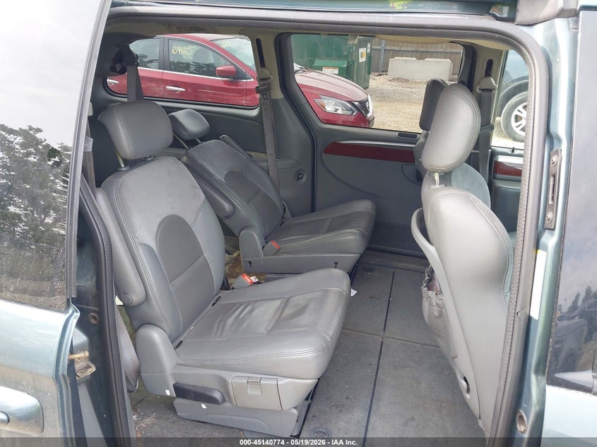 2005 Chrysler Town & country VIN 2C4GP64L85R115928 IAAI salvage auction — NORMAL WEAR, Clear (Illinois), sold $450 on 2026-07-20 (photo 8)