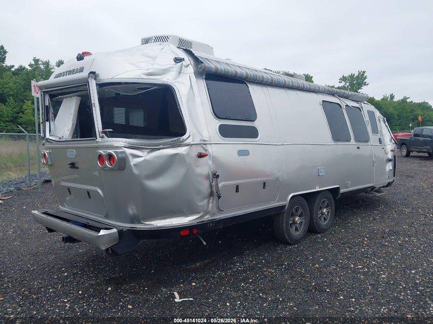 2025 Airstream Pottery VIN 1STJFYM21SJ575414 IAAI salvage auction — ROLLOVER, Salvage (Delaware), sold $1,200 on 2026-09-09 (photo 4)