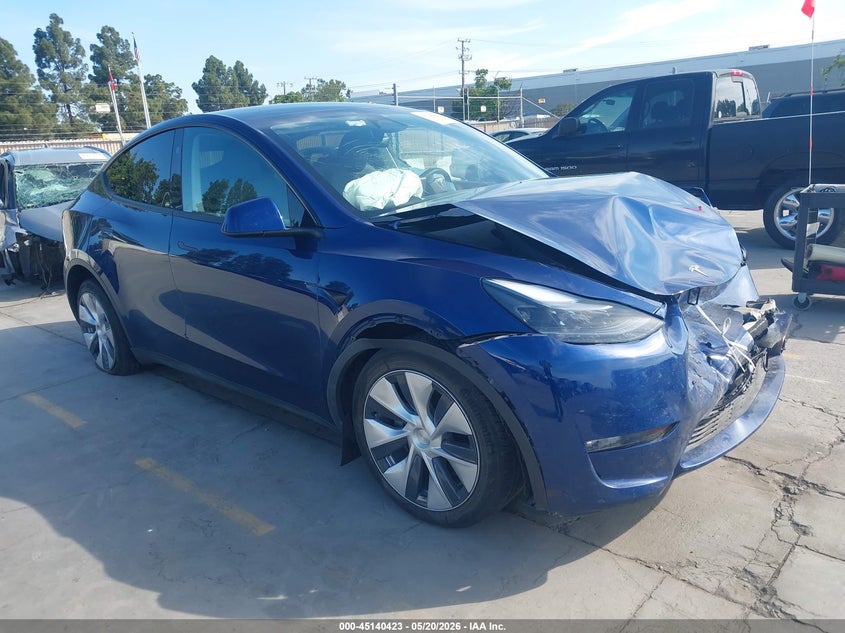 2024 Tesla Model y VIN 7SAYGAEE1RF983197 — IAAI salvage auction photo