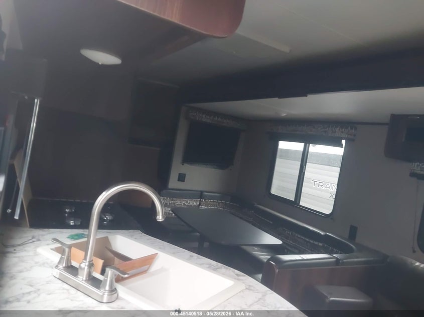 2018 Jayco Camper VIN 1UJBJ0BR3J75X0391 IAAI salvage auction — HAIL, Salvage (Missouri), sold $7,050 on 2026-08-04 (photo 5)