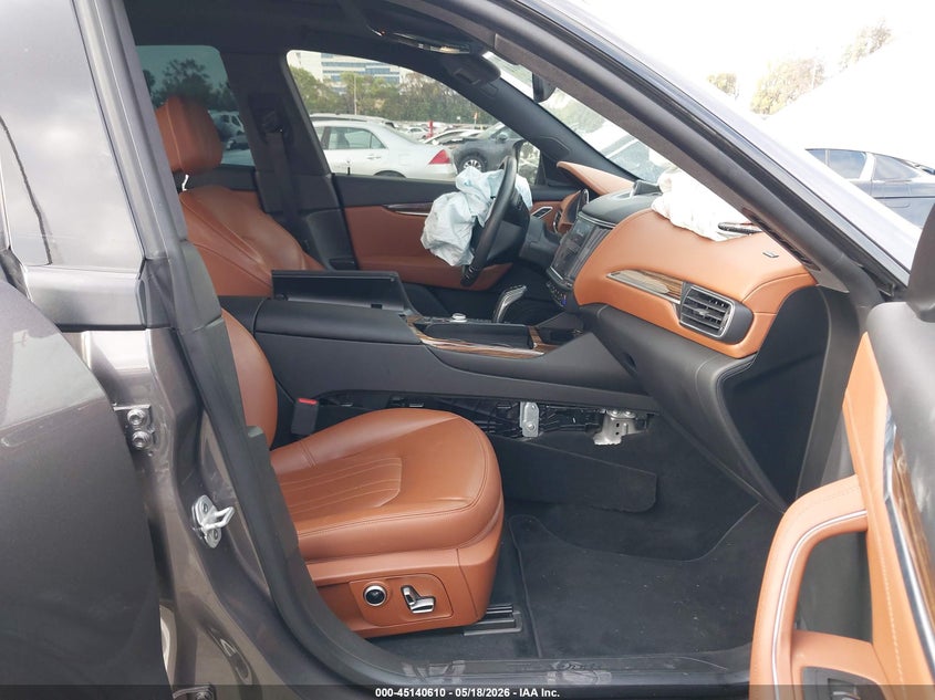 2022 Maserati Levante VIN ZN661XUA4NX395588 IAAI salvage auction — FRONT & REAR, Wait Title, sold $9,600 on 2026-08-10 (photo 5)